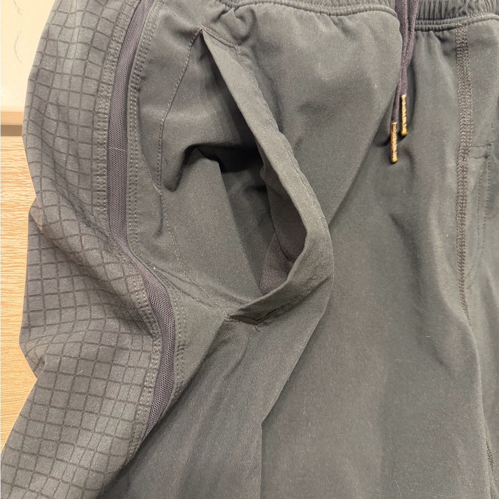 Lululemon Men’s Response Running Shorts Black - Picture 7 of 12